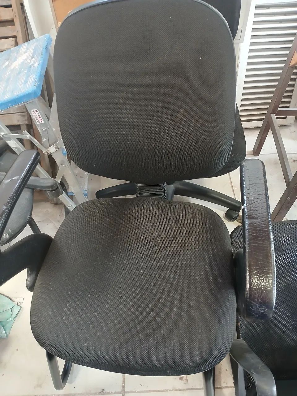 02 cadeira escritorio fixa 