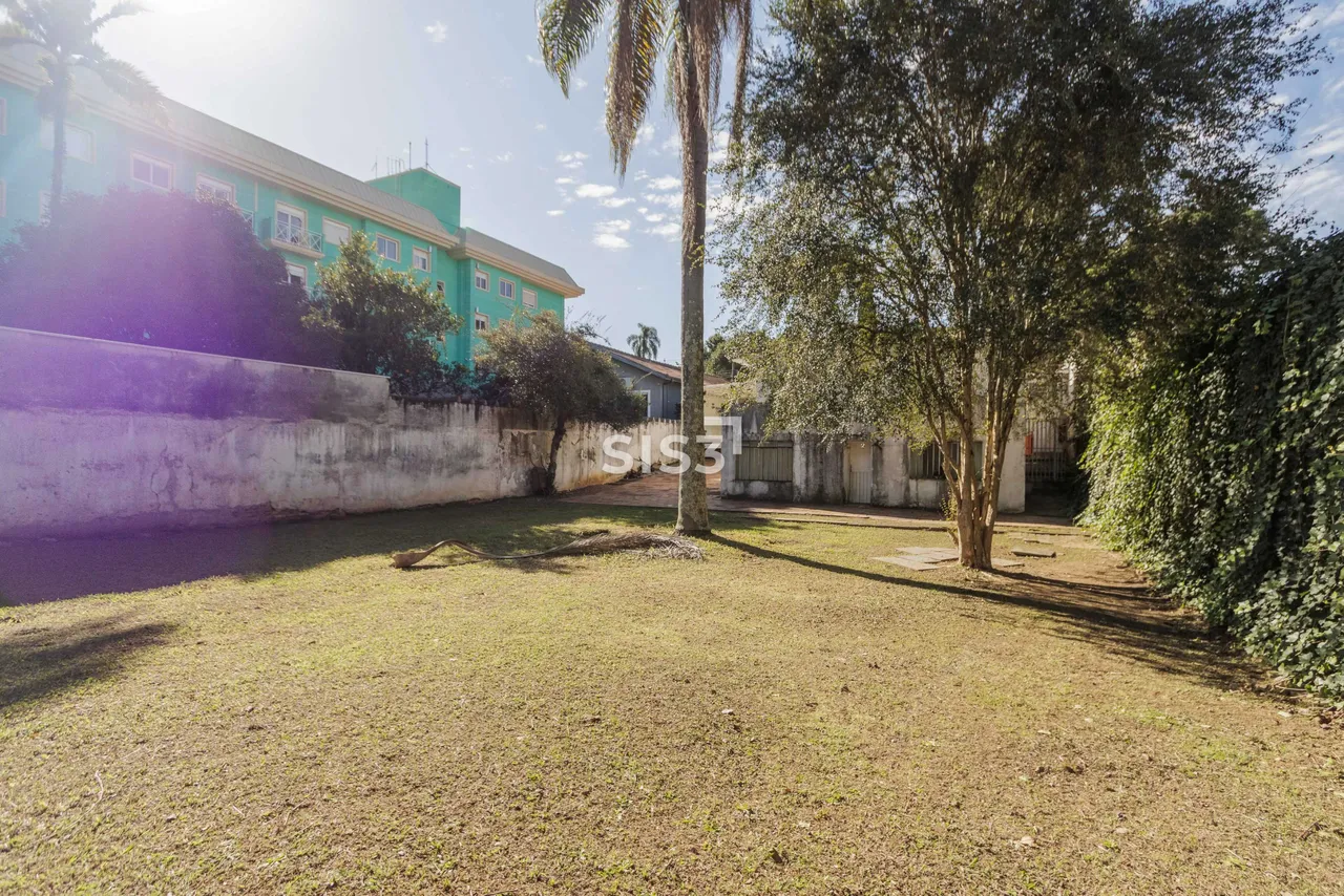 Terreno à venda no Centro Cívico 600 m², zoneamento ZUM3, próximo à Prefeitura e Shopping