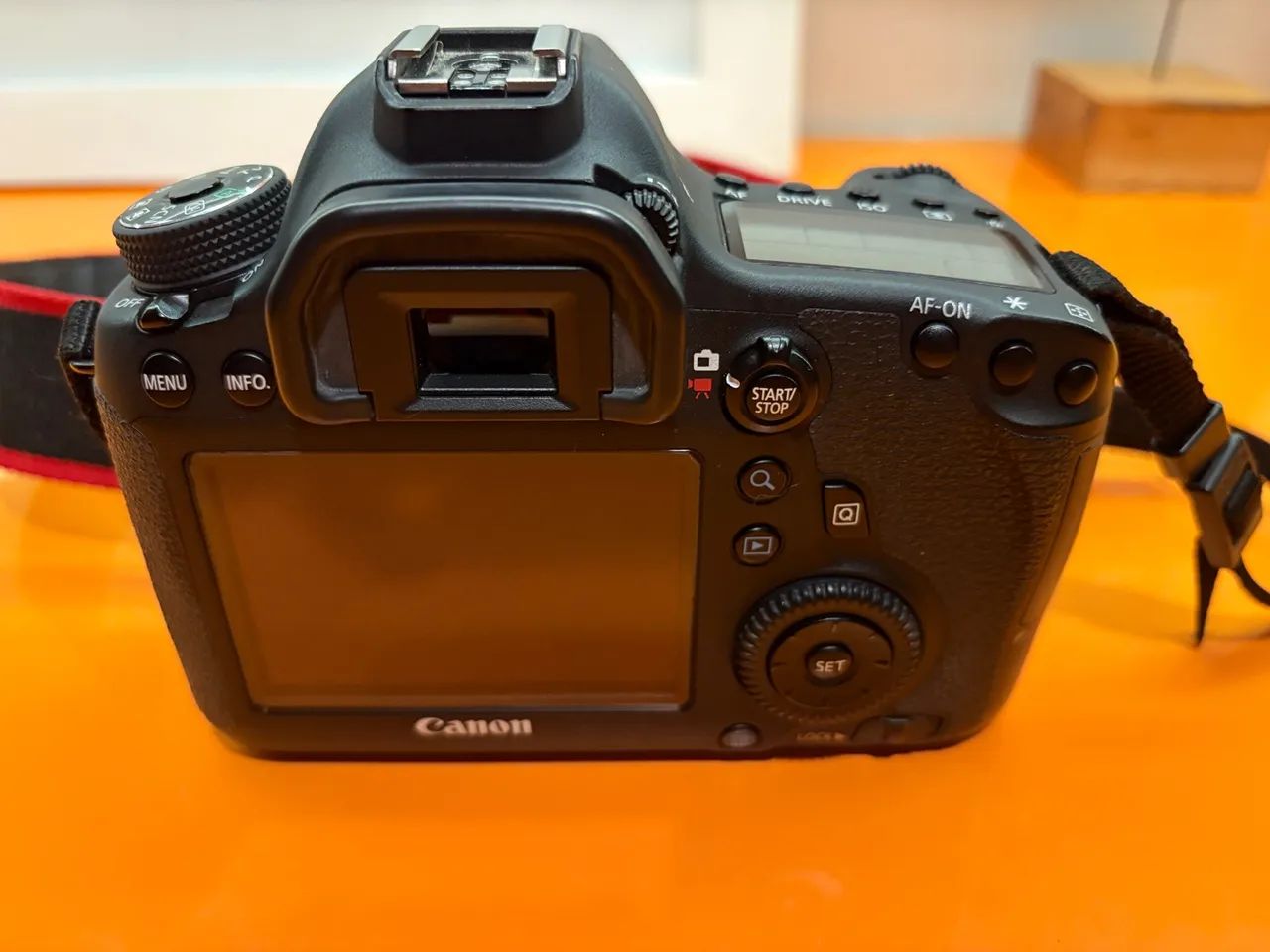 Canon 6D Full Frame (corpo) só 2600 clicks - Foto 3