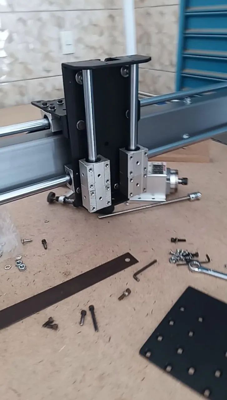 CNC . FABRICAÇÃO PRÓPRIA. ELA OPERA PROFISSIONALMENTE . ACEITAMOS ENCOMENDA .. 