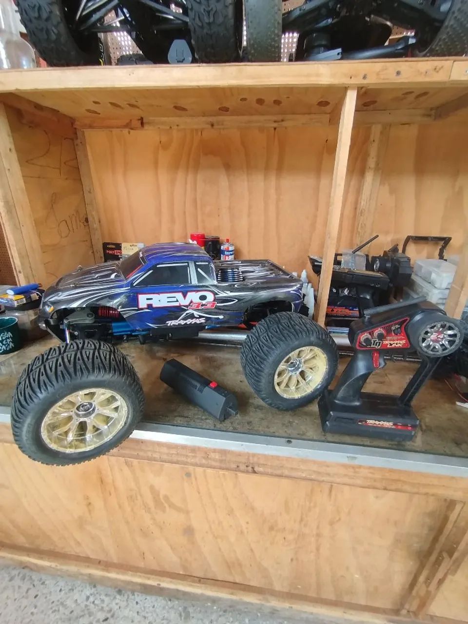 Automodelo Traxxas Revo 3.3