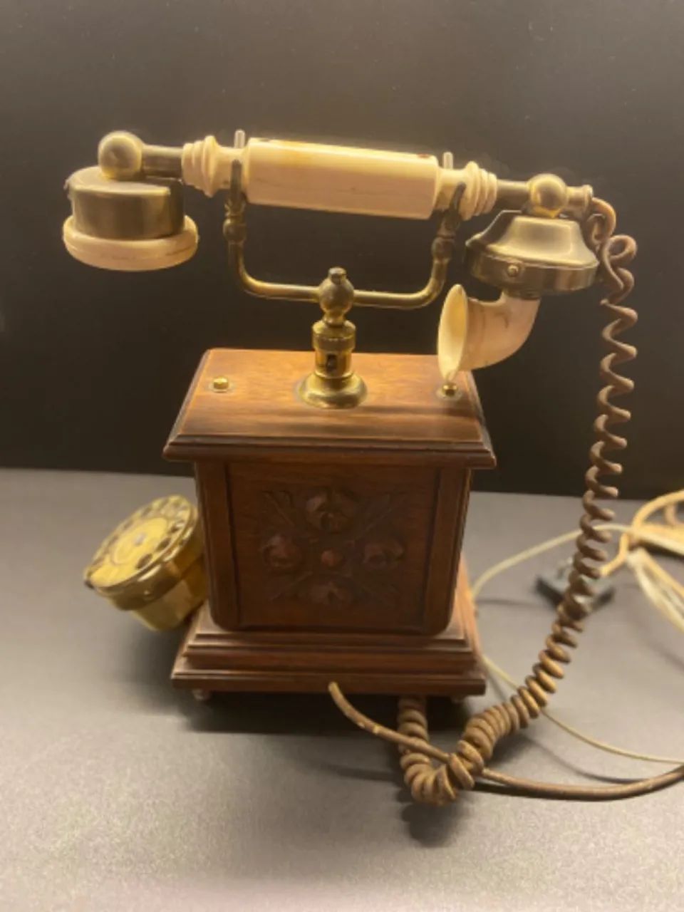 Telefone Antigo de Mesa em Madeira - Foto 3