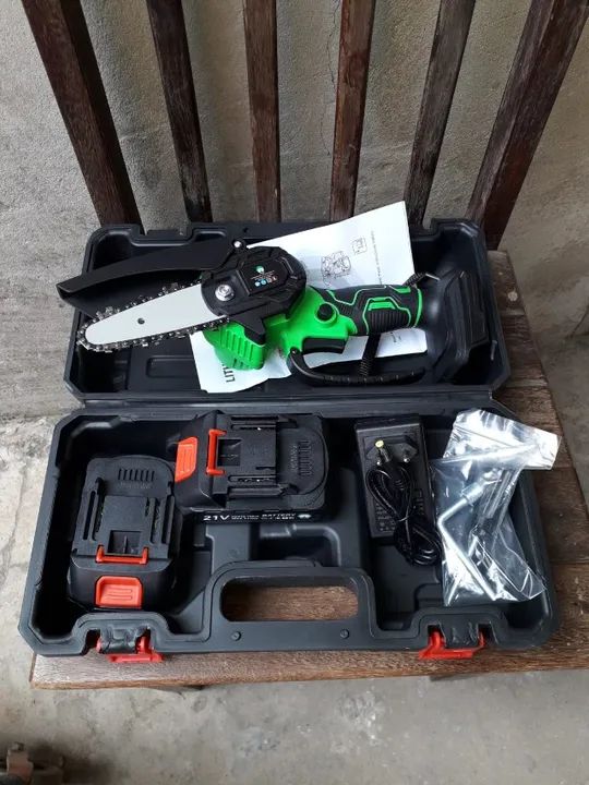 21V Portable Chainsaw with Two Batteries