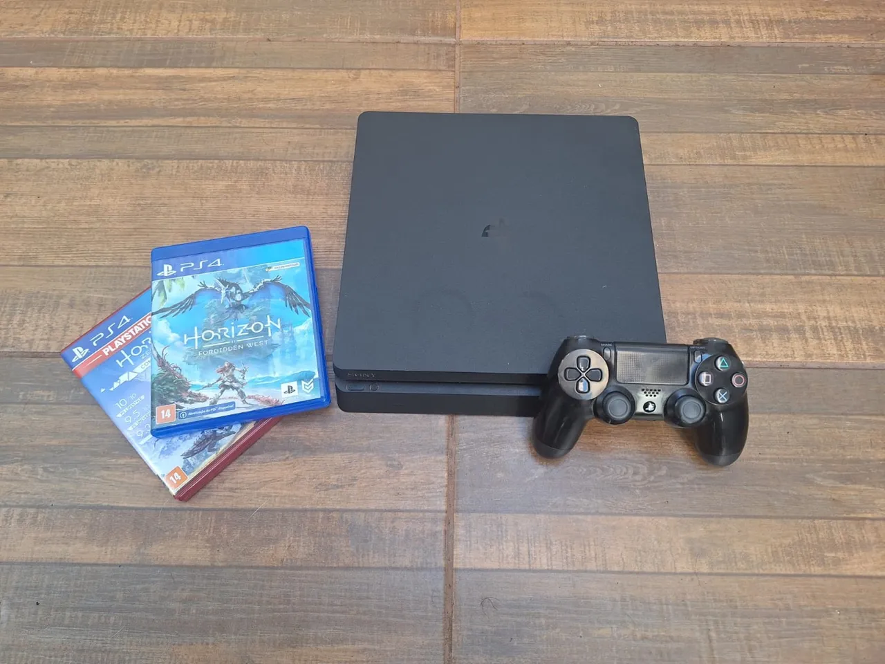 PlayStation 4 - PS4 com Jogo Horizon Forbidden West