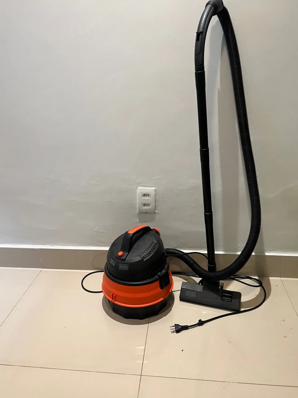 Aspirador de Pó Black & Decker - Semi-novo