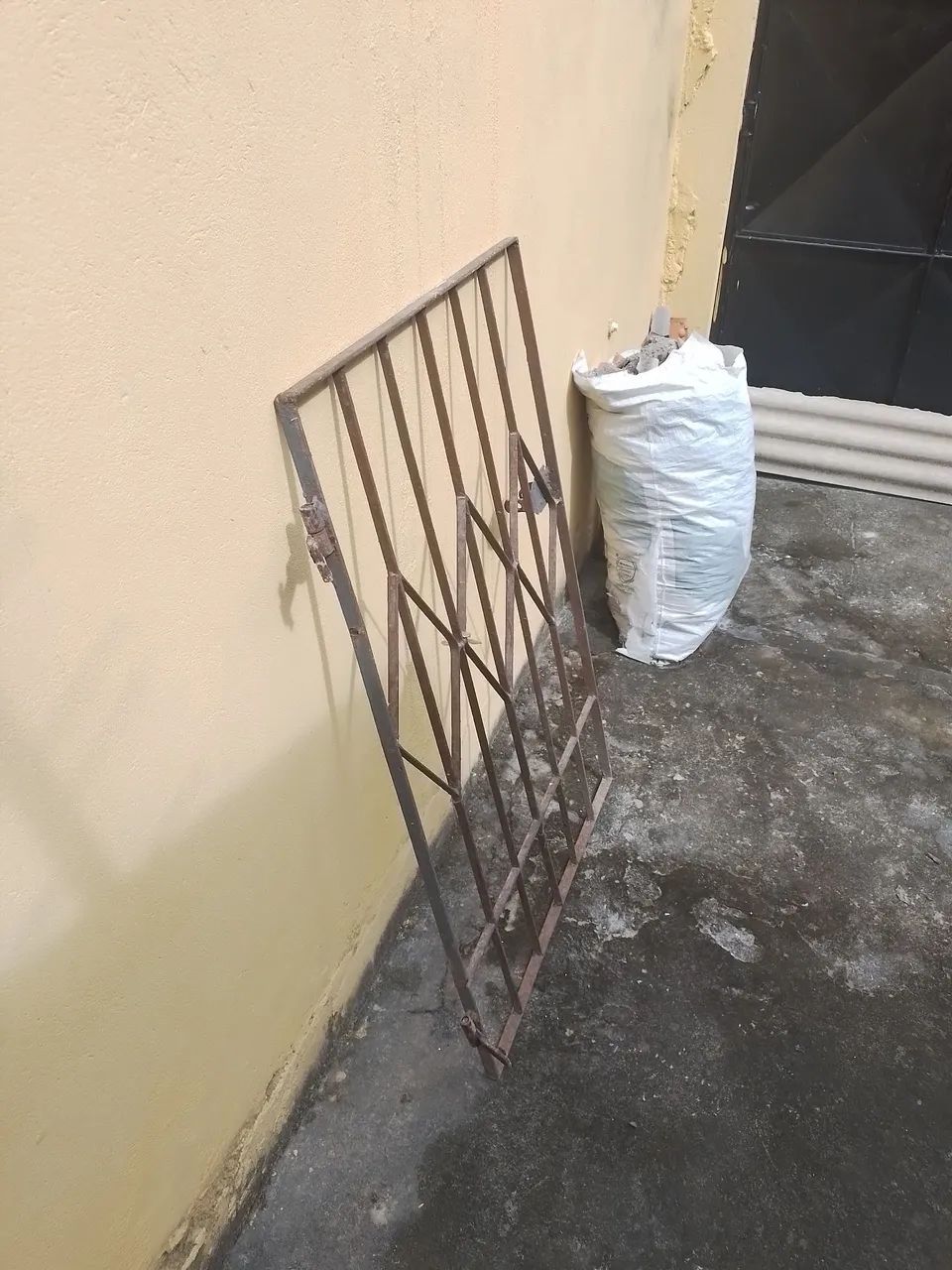 Vendo portão de 0,60cm por 1 metro de altura  - Foto 6