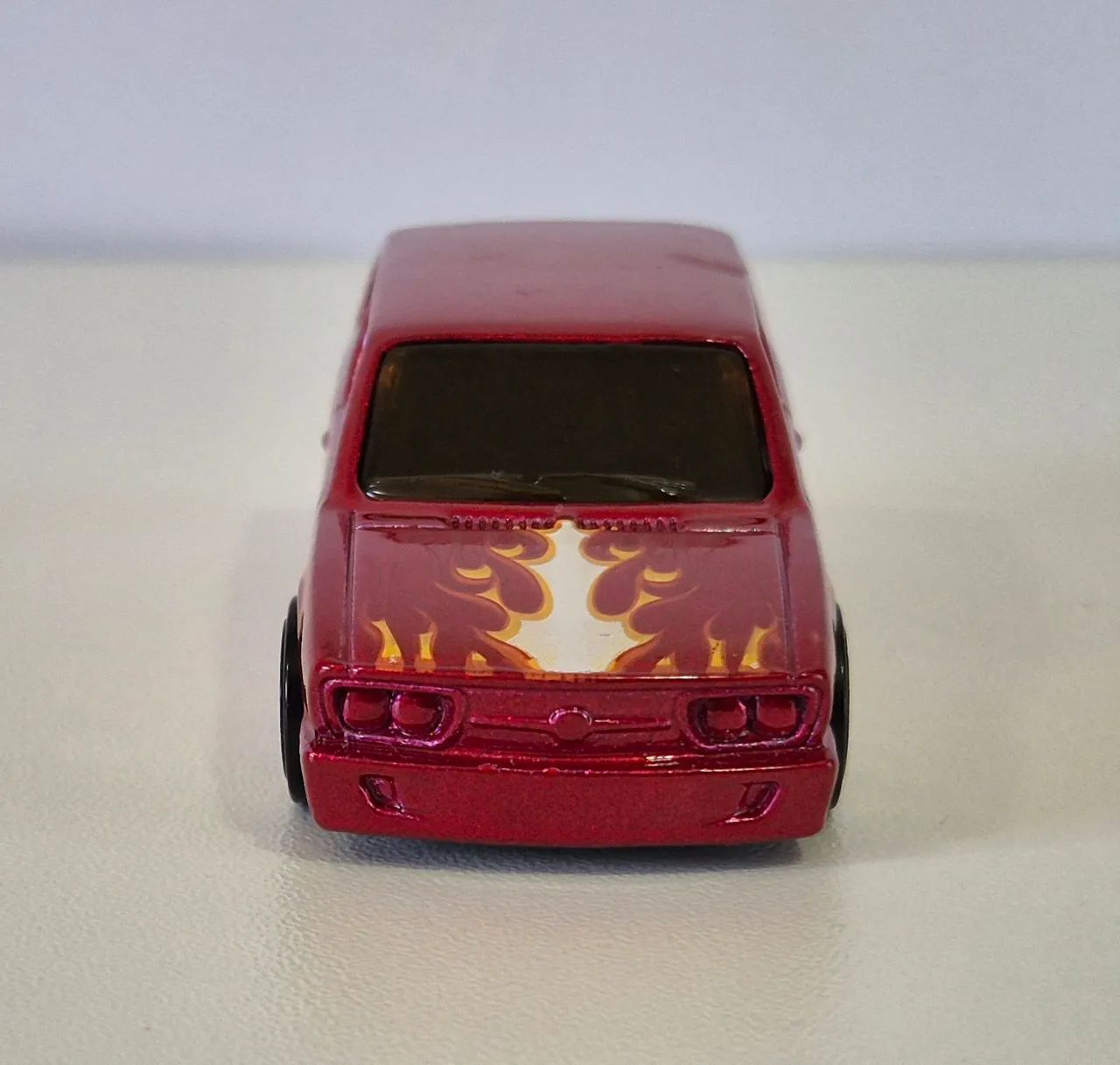 Hot Wheels Heat Fleet - Volkswagen Brasilia - Red w/ Flames - Foto 4