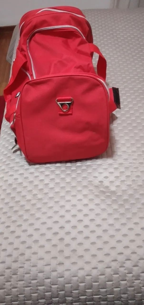 Bolsa de Viagem Vermelha com alça m Detalhes Brancos - Foto 3