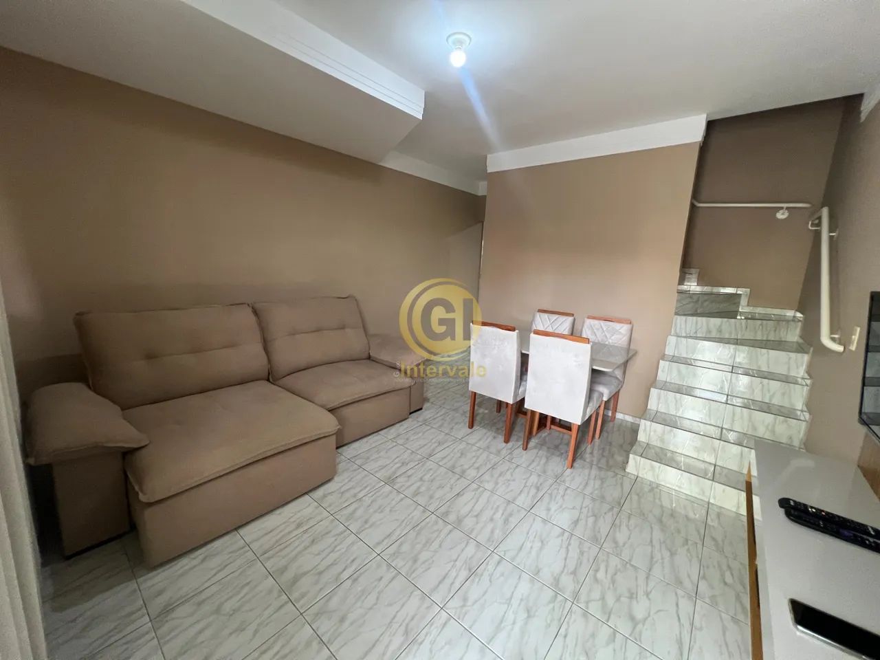 Casa a venda ao lado Villa Branca com 2 dormitorios e quintal - Foto 2