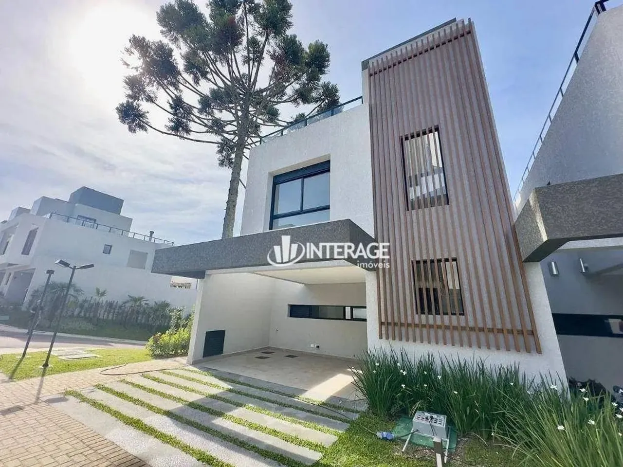 Casa com 3 Quartos para alugar, 194 m² por R$ 11.150/mês - Santa Felicidade - Curitiba/PR