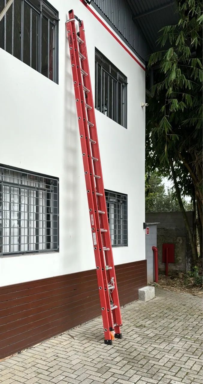 Locação de Escadas - Foto 2