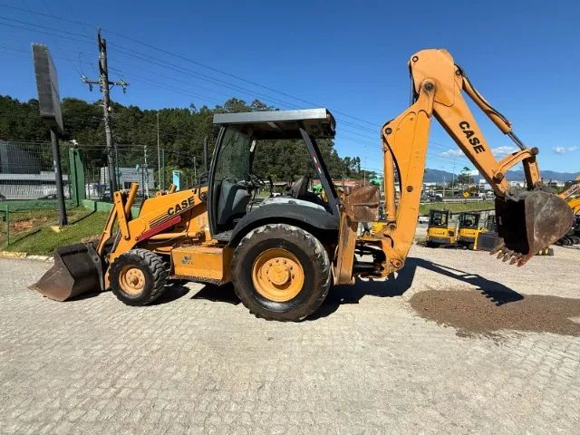 RETROESCAVADEIRA CASE MODELO 580M 4x2
