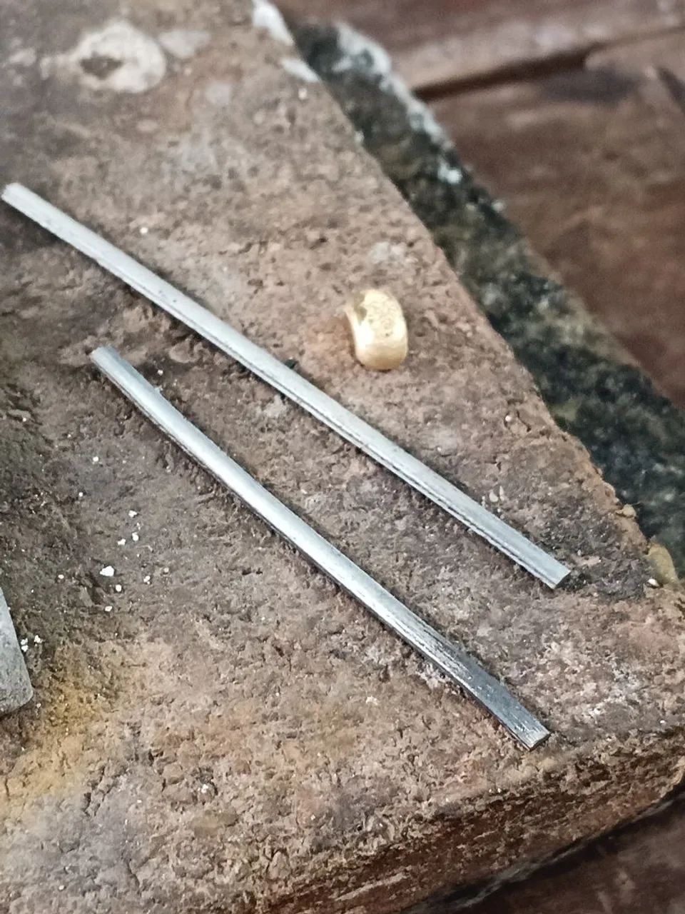 Alianças anatômicas em ouro 18k com prata - Foto 5
