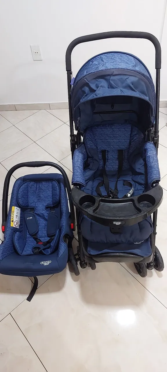 Carrinho de bebê e bebê conforto Cosco