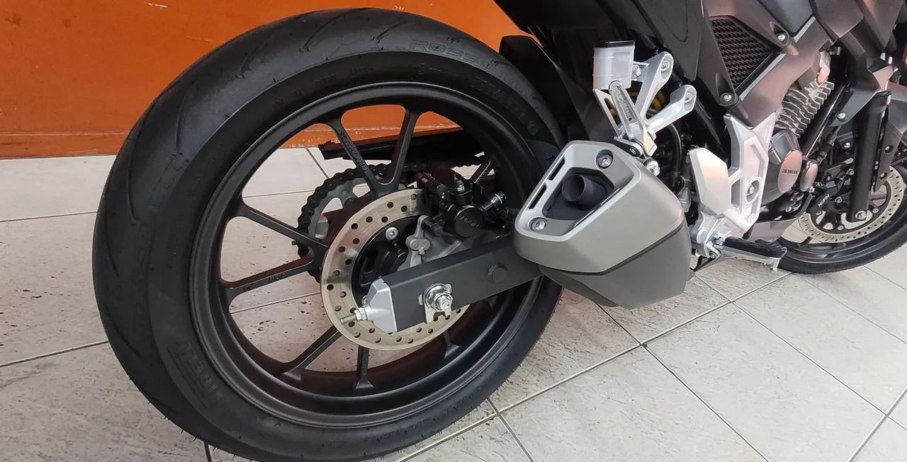 MAURI MOTOS - APENAS 900 KM - HONDA CB 300F  - Foto 4
