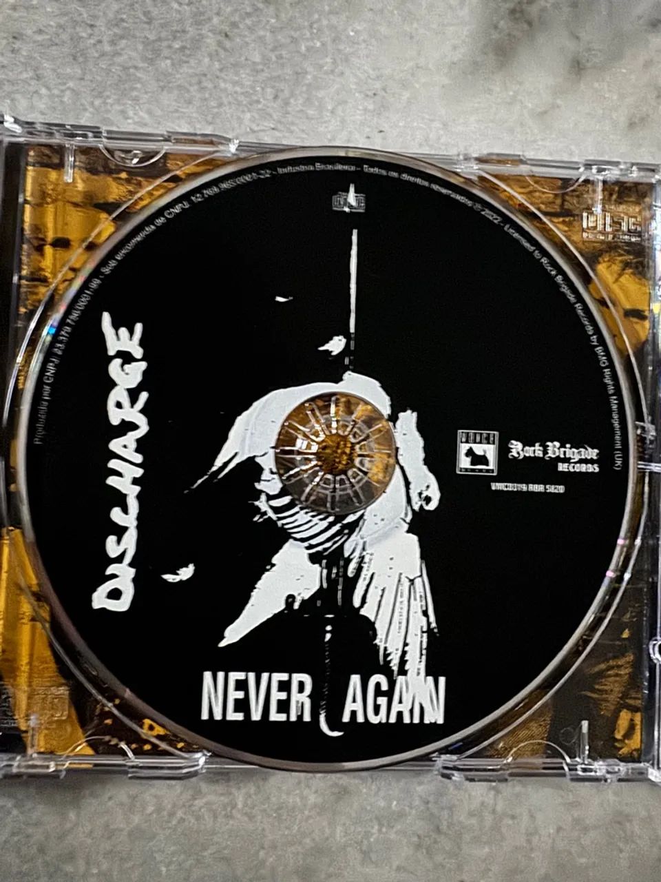 DISCHARGE - NEVER AGAIN - NOVO - Foto 4