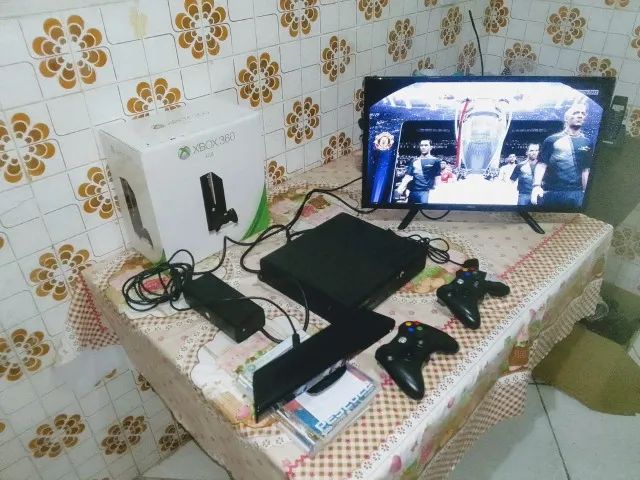 Xbox 360 Supe Slim, 250GB , 2 Controles, Kinect e 14 Jogos e a Caixa, Aceito Play 2