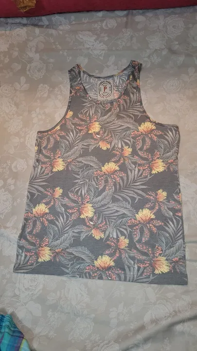 Regata Masculina Cinza com Estampa Floral