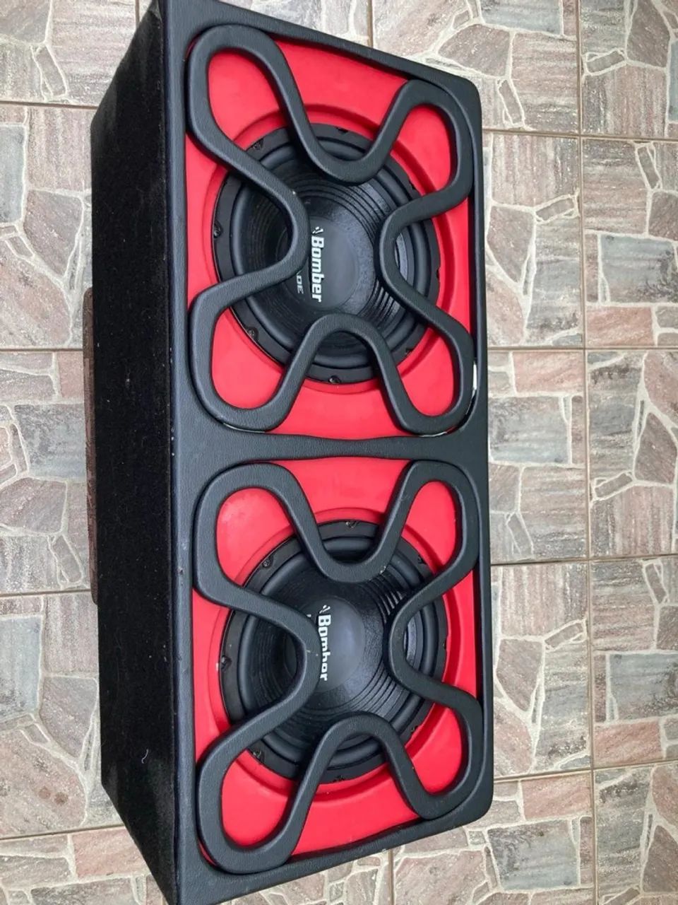 Caixa de Som Bomber Subwoofer 10 Polegadas 250 WRMS cada