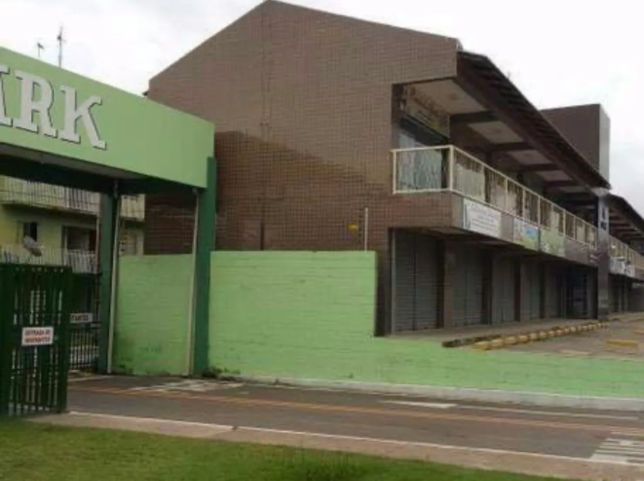 Residencial Safira Park - com piscina natural