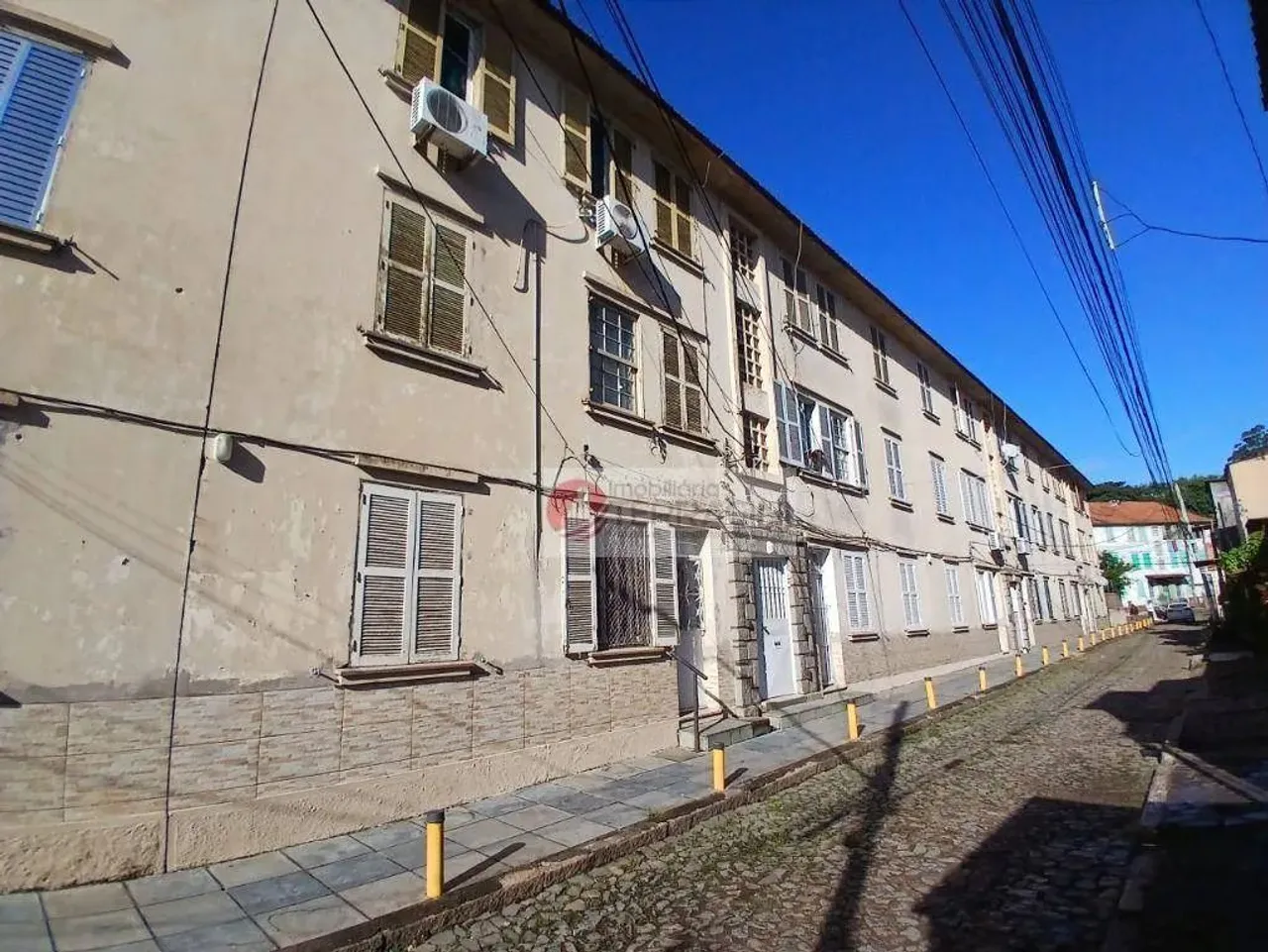 Apartamento com 2 dormitórios para alugar, 60 m² por R$ 1.100,00/mês - Passo d'Areia - Por