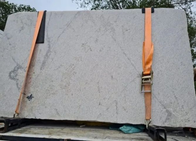 CHAPAS DE GRANITO POLIDO BRANCO SIENA TIPO EXPORTAÇÃO