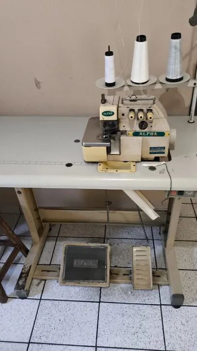 Máquina de Costura Overlock Industrial Alpha