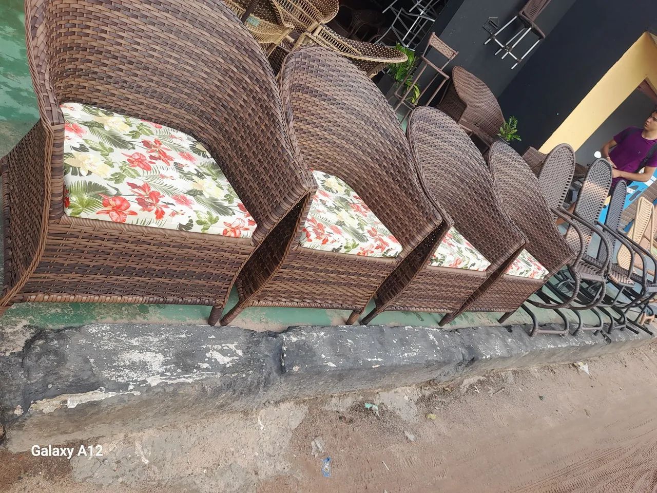 Conjunto de cadeiras de fibra sintética