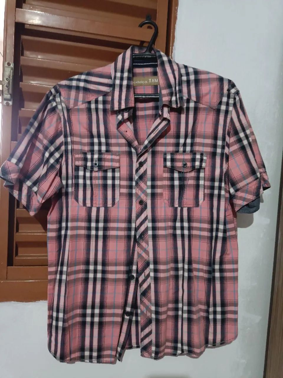 Camisa xadrez rosa e preta