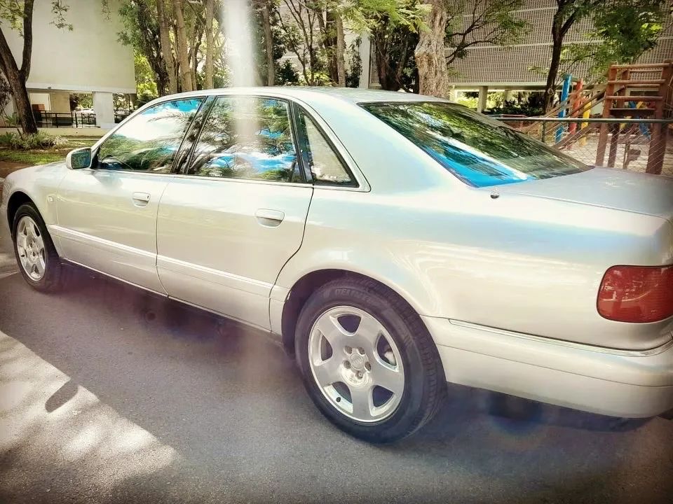 Audi A8 4.2 V8 32V Tiptronic 2001