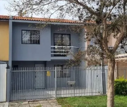 Sobrado no Boqueirão - Frente para Rua - R$530 mil