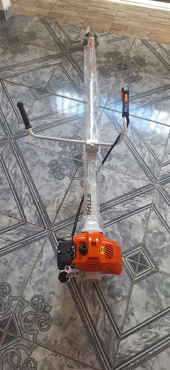 Roçadeira Stihl FS 351 nova nunca usada.aceito cartão.