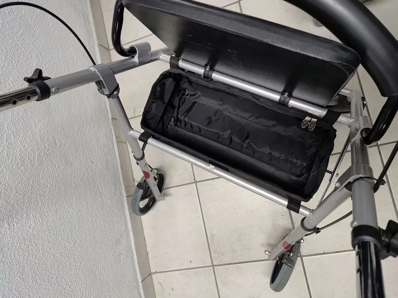 Andador/ cadeira de rodas - Foto 6