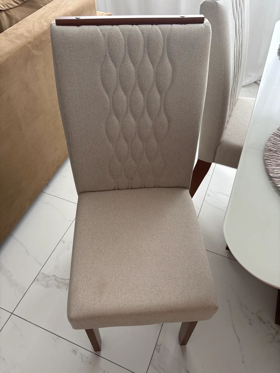 Mesa de Jantar 4 Lugares com Tampo de Vidro e 4 Cadeiras Estofadas - Foto 3