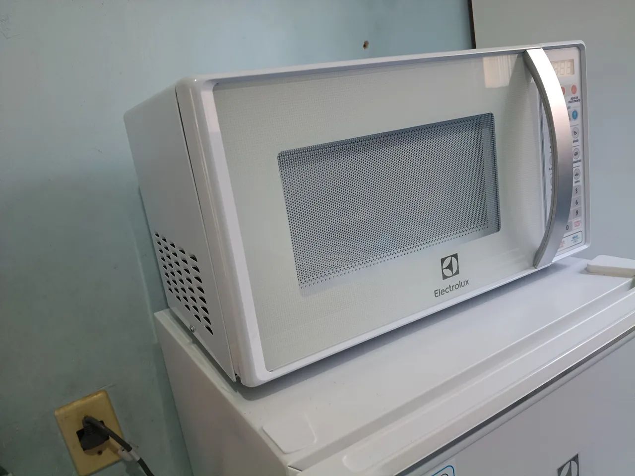 Microondas Eletrolux 20L Novo - Foto 3