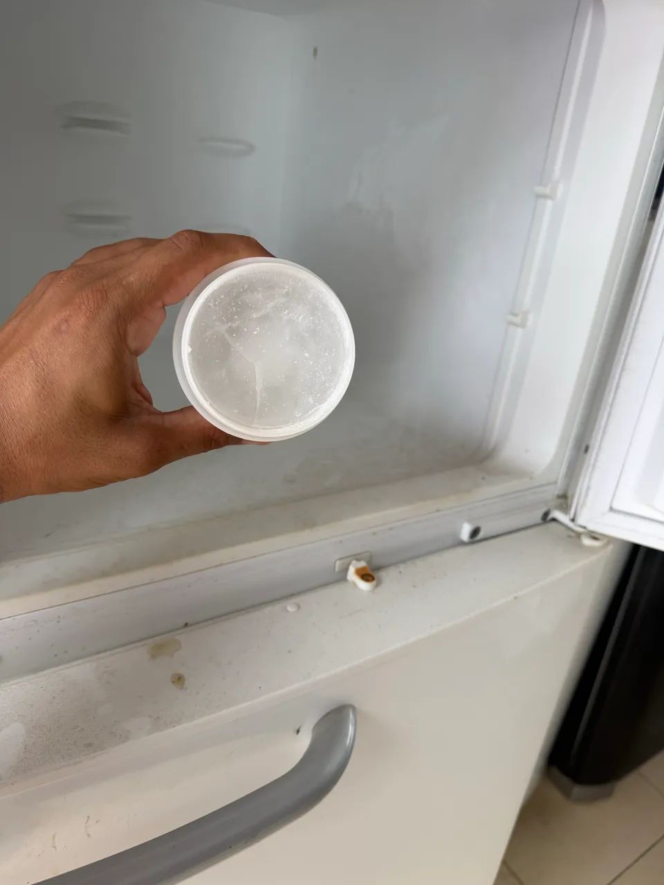 Geladeira funcionando perfeitamente barata  - Foto 2