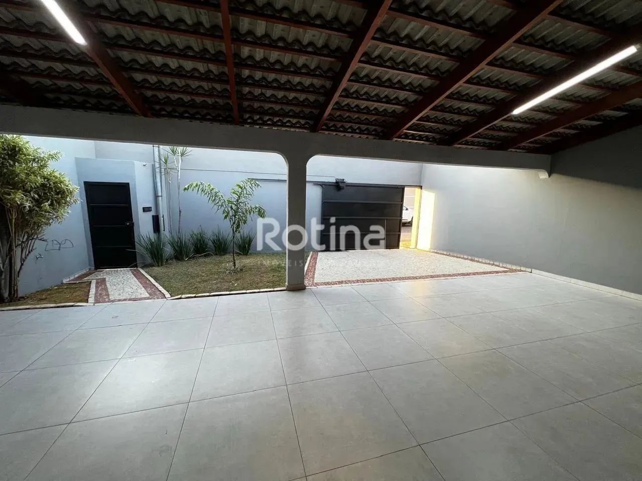 Casa Residencial à Venda no Osvaldo Rezende (Uberlândia)  3 Quartos, 1 Suíte, Piscina e Ch - Foto 3