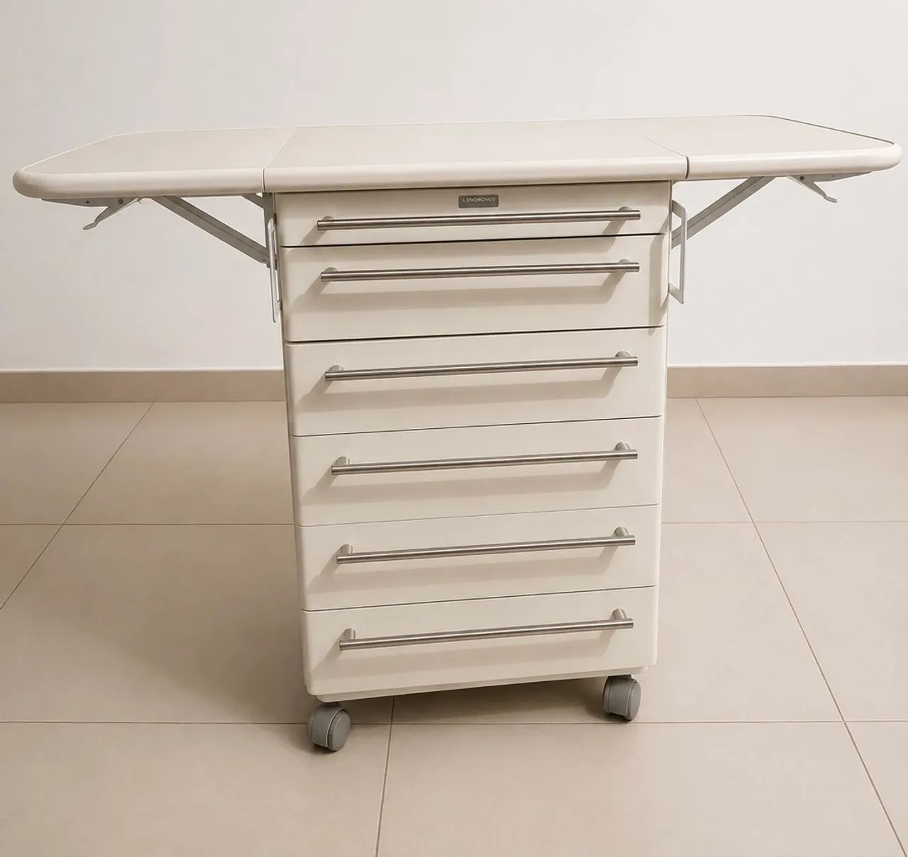 Mesa auxiliar odontológica 