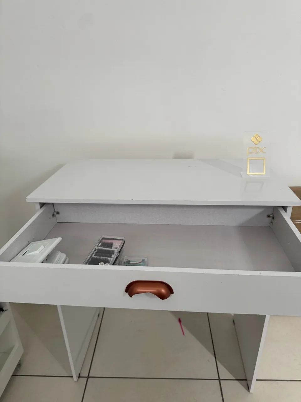 Escrivaninha com gaveta  - Foto 2