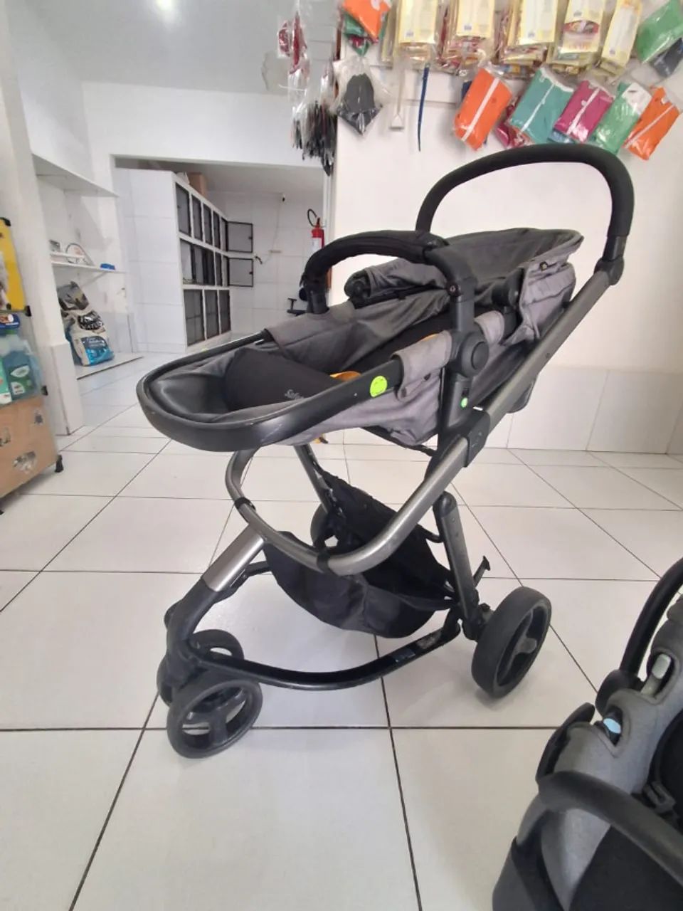 Carrinho + Moisés + Bebê conforto + Base veicular, Safety First Mobi.