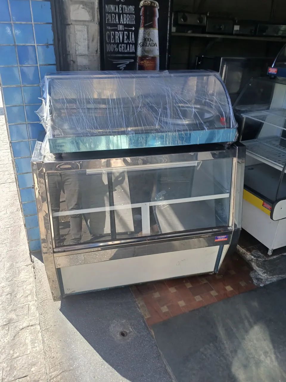 Balcão refrigerado semi novo 