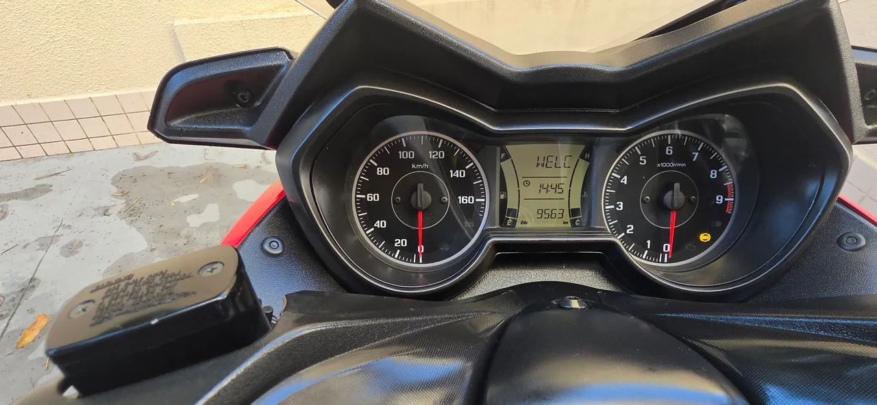 XMax ABS 2024 - Foto 5
