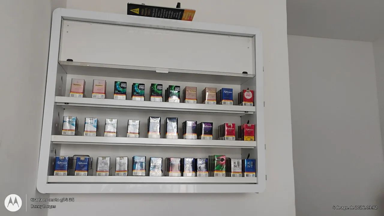 Vende - se: balcão, gela água e expositor 