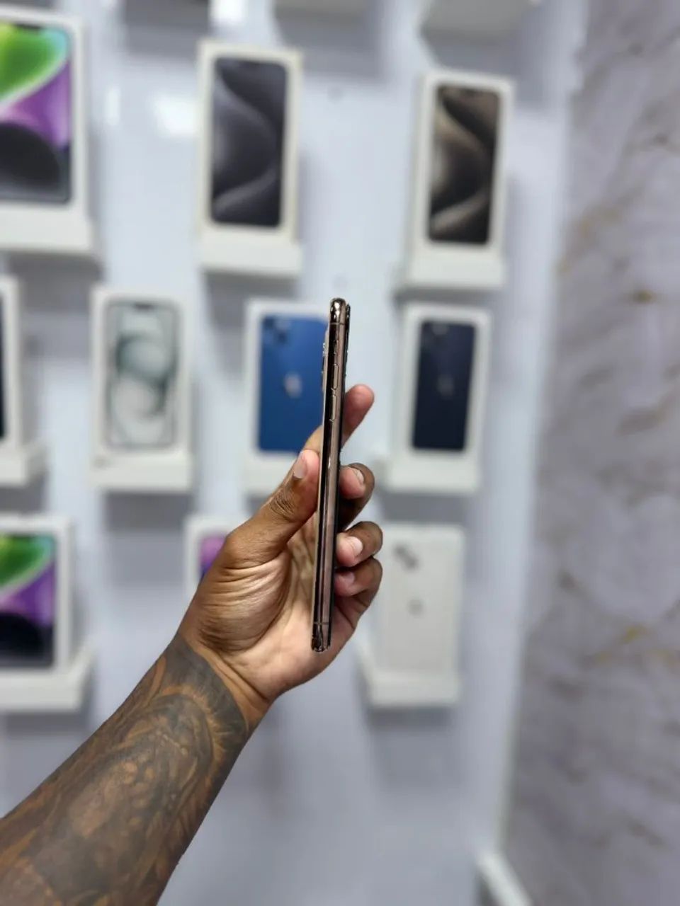 IPHONE 11 PRO MAX 64GB GOLD<br>R$ 1.650,00 - Foto 4