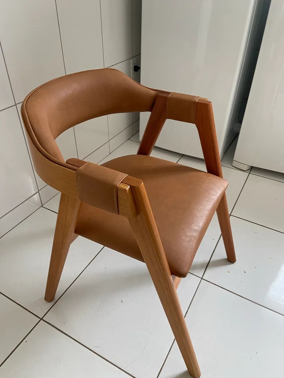 Kit 2 cadeiras sala de jantar estofada com braço.  - Foto 2