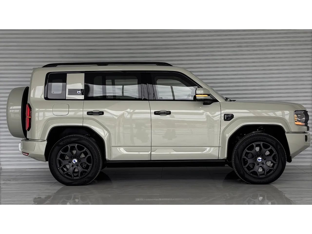 Denza B5 SUV híbrido plug-in, foto 4 de 15