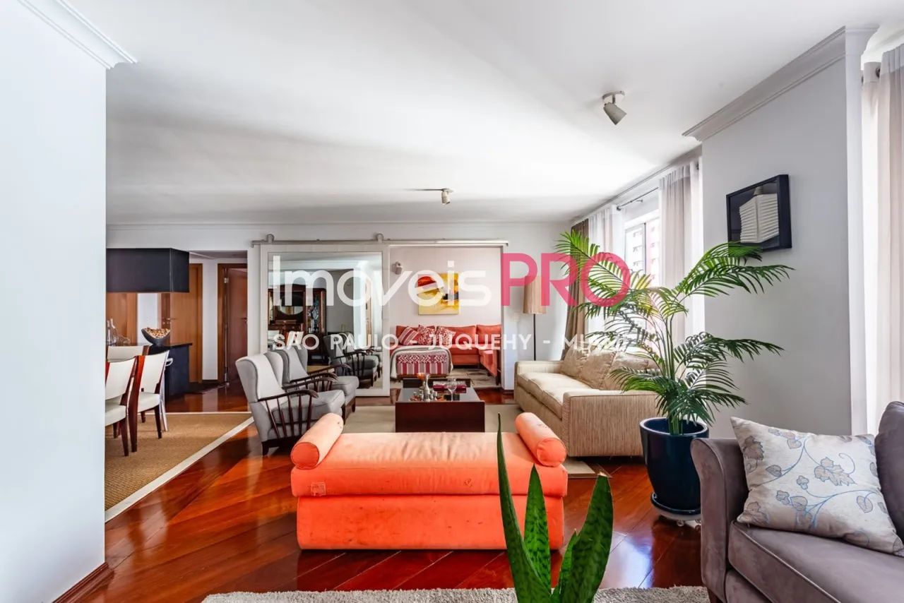 Apto de 230m2 com 3 dorm, sendo 1 suite e 2 vagas no ITAIM