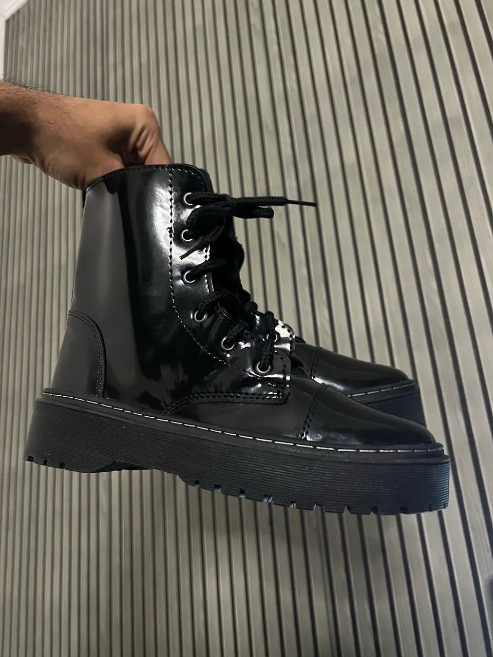 Bota coturno verniz 38 - Foto 2