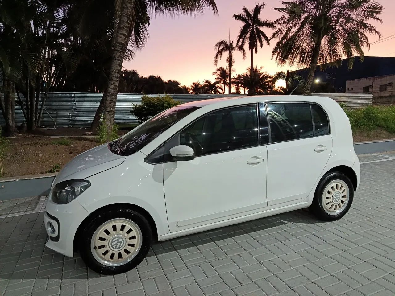 Volkswagen Up! 2016