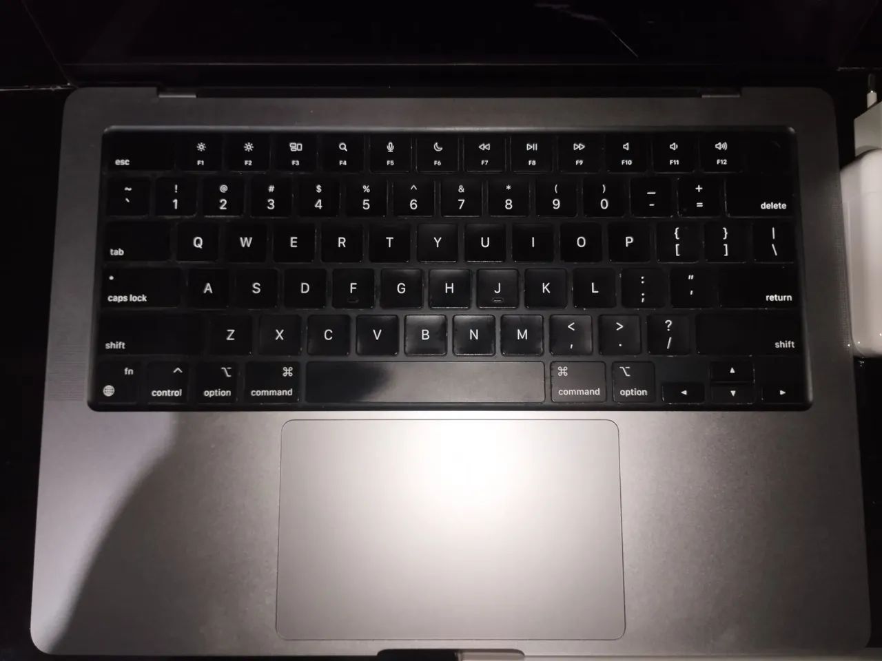 MACBOOK PRO M2 2023 - 32 GB RAM - 500 SSD - 14 polegadas (Problema no Display) + Kit Apple - Foto 5